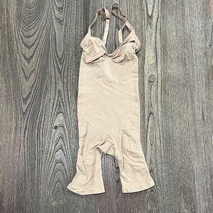 NWOT Skims Sculpting Bodysuit Mid-Thigh Seamless Shapewear Bodycon Sand Size S